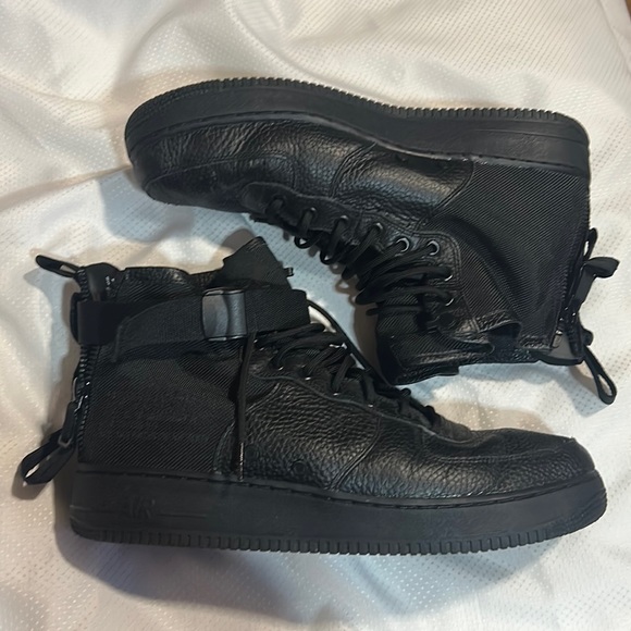 Nike SF Air Force 1 Mid Triple Black Size 13 917753-005 Sneaker Streetwear Shoes - Picture 1 of 8